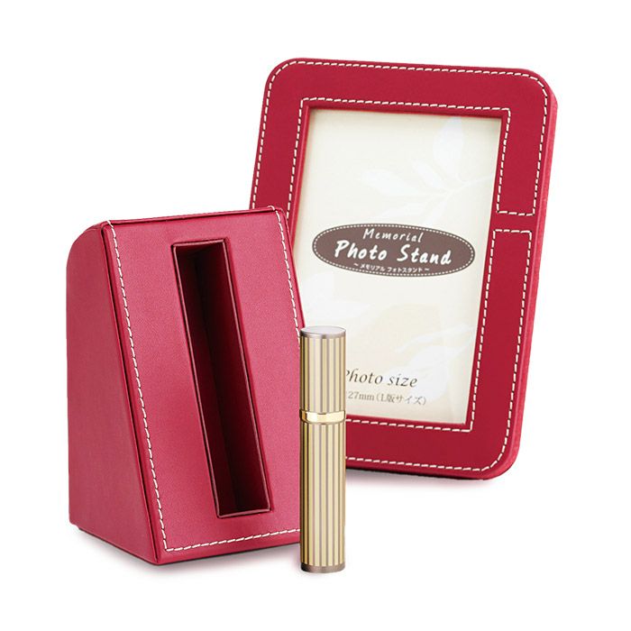 メモリアルフォトスタンド ミニ骨壷ー遺骨ペンダント・ミニ骨壺の手元